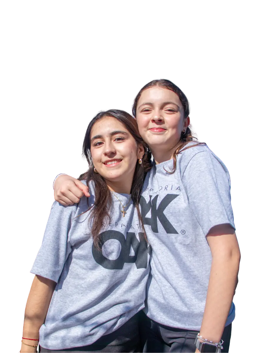Estudiantes de Preparatoria OAK Celaya sonriendo