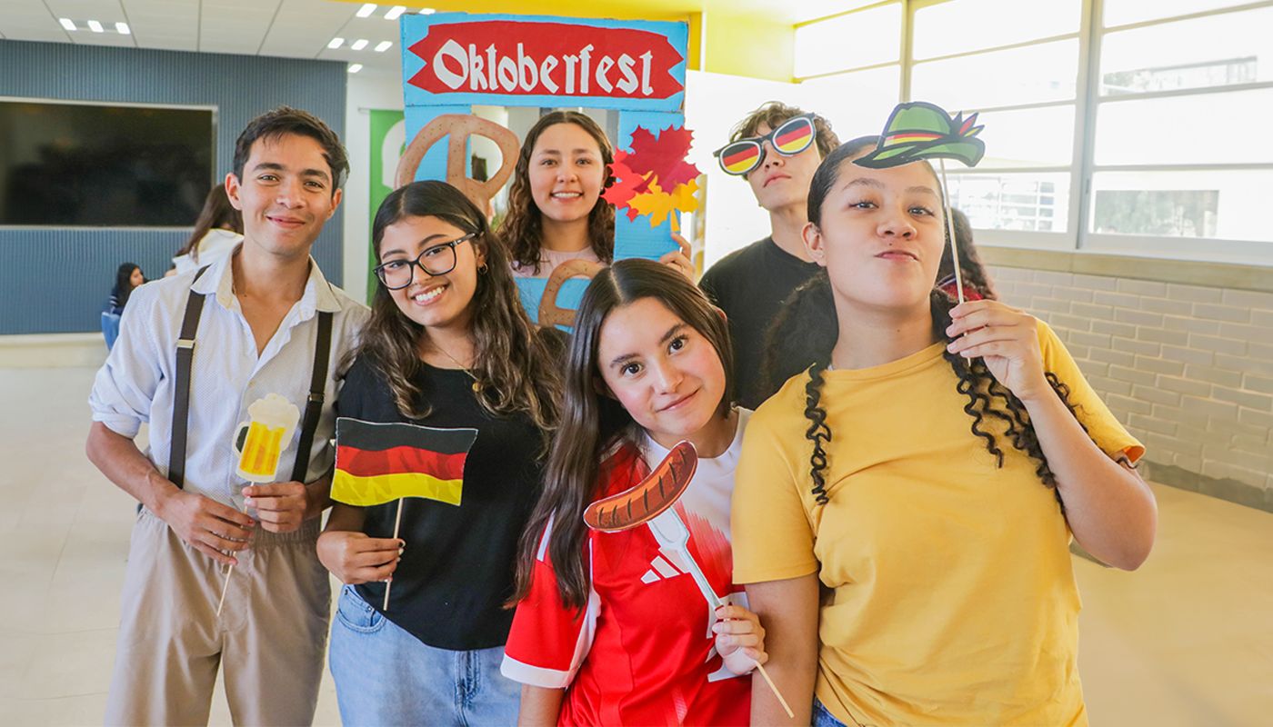 Alumnos de Preparatoria OAK en talleres creativos en Celaya